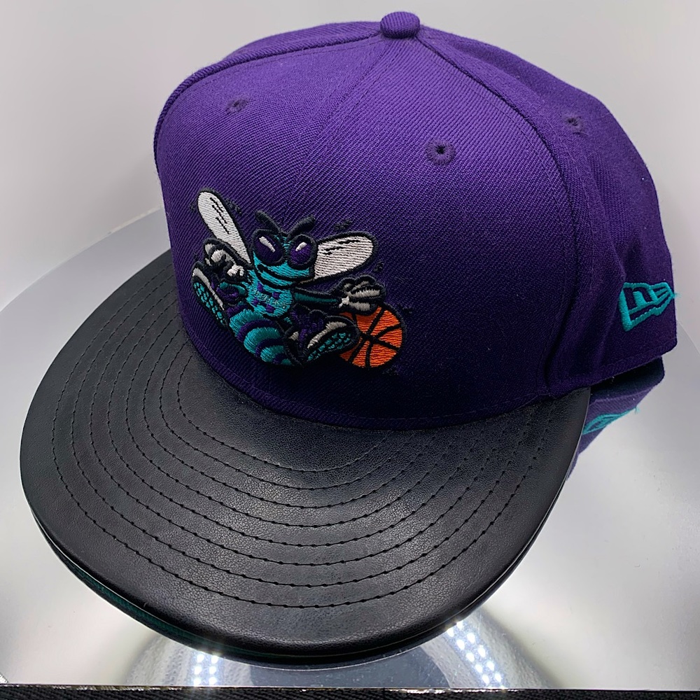 Hornets flat hill snap back hat never worn